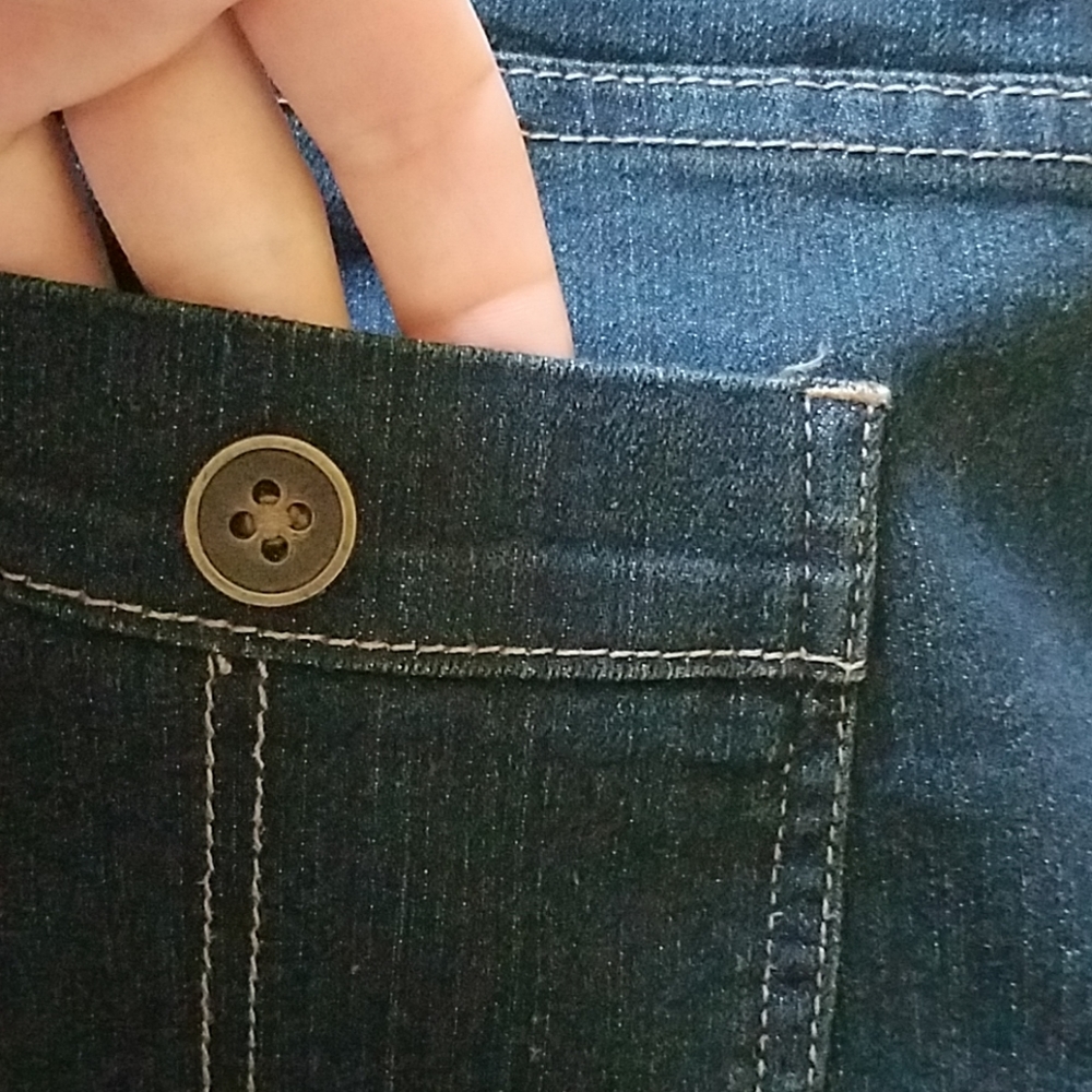 Capri Pants - Picture 2 of 6
